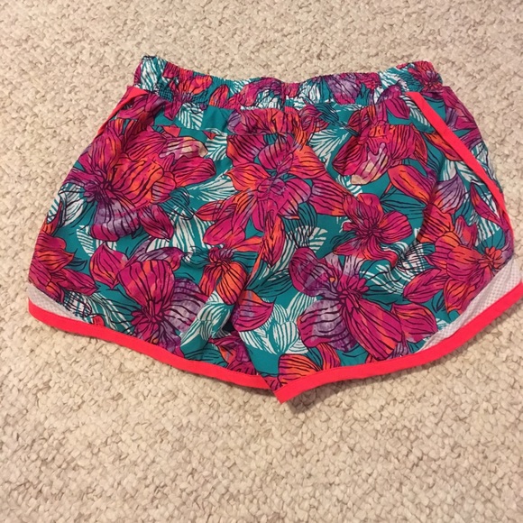 Girls Old Navy Athletics Shorts - Picture 2 of 4